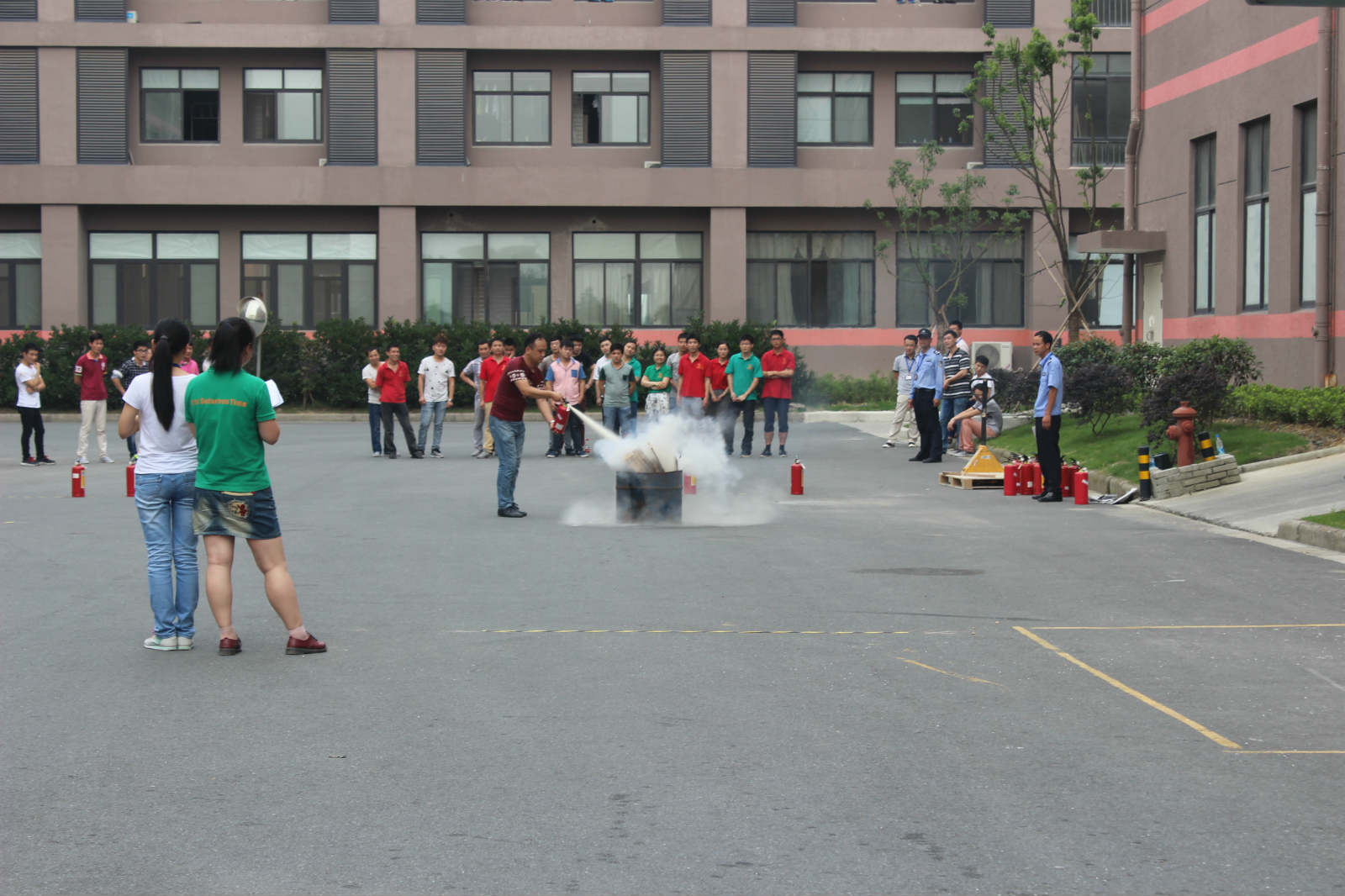 安全工程师韩克进行实地教学演练 安全工程师韩克进行实地教学演练